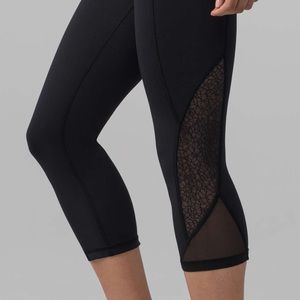 Lululemon twist and train crop black 6 mesh 19"